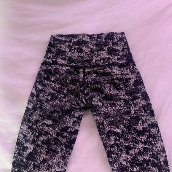 Lululemon leggings in size 4 for $30 - Picture 4 of 4